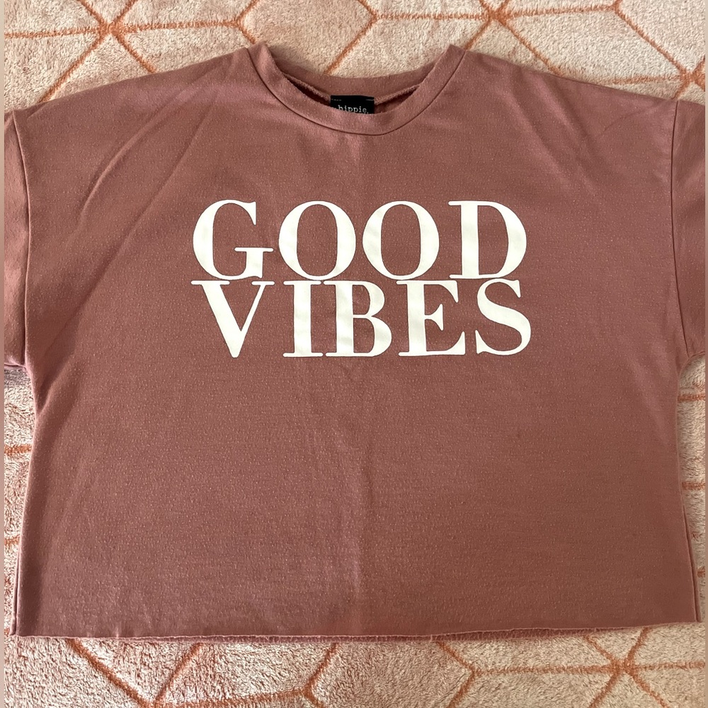 Mauve ‘Good Vibes’ cropped sweatshirt